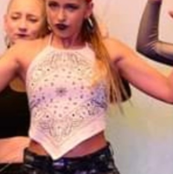 Whit and blank handkerchief print halter top - Picture 4 of 4